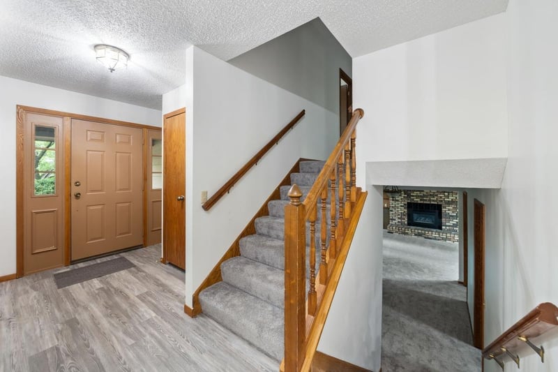 1264 Vildmark Dr, Eagan, MN 55123