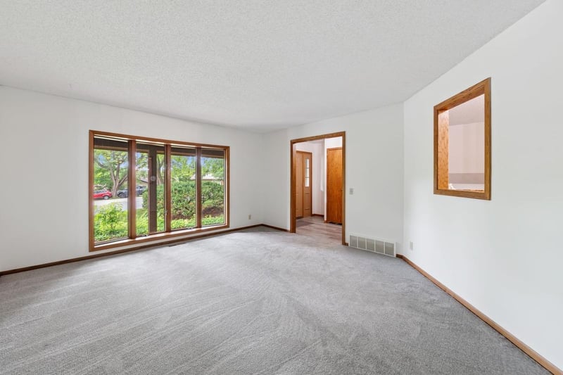 1264 Vildmark Dr, Eagan, MN 55123