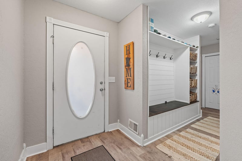 936 Golden Way NW, Isanti, MN 55040