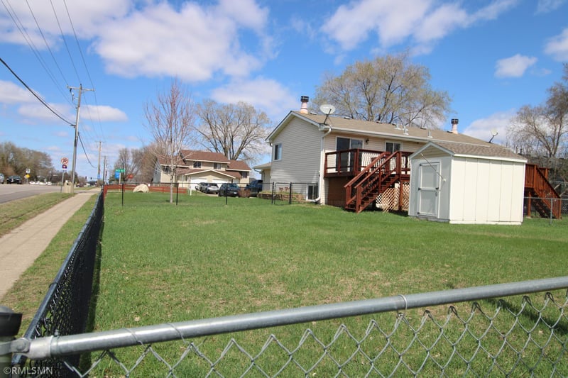 5821 84 1/2 Ave N, Brooklyn Park, MN 55443