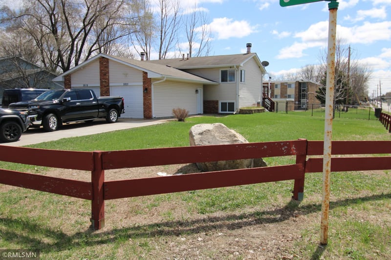 5821 84 1/2 Ave N, Brooklyn Park, MN 55443