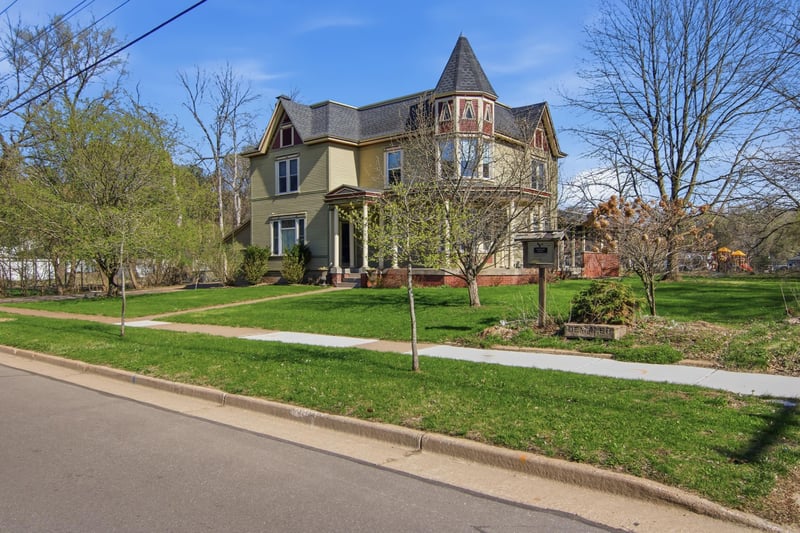 435 Jefferson St, Eau Claire, WI 54701