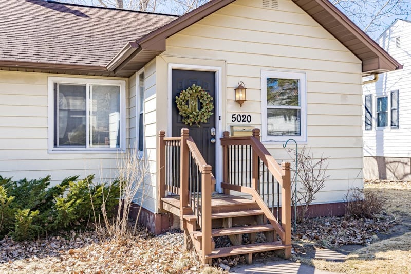 5020 Dodge St, Duluth, MN 55804