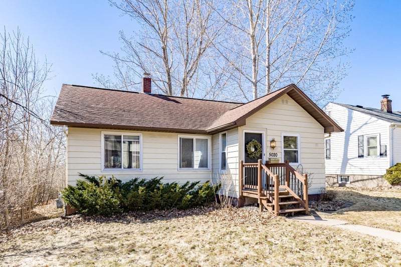 5020 Dodge St, Duluth, MN 55804