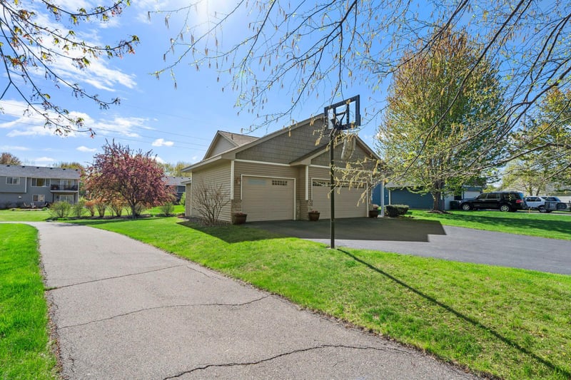 7018 Eagle Trl, Centerville, MN 55038