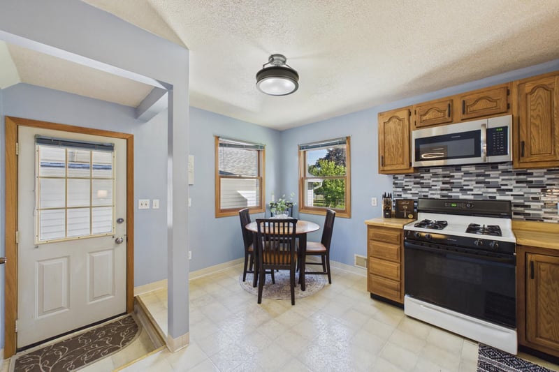3765 74th St E, Inver Grove Heights, MN 55076