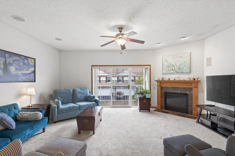 10859 Kingsfield Ln, Woodbury, MN 55129
