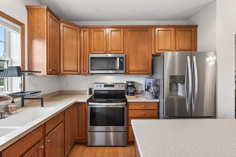 10859 Kingsfield Ln, Woodbury, MN 55129