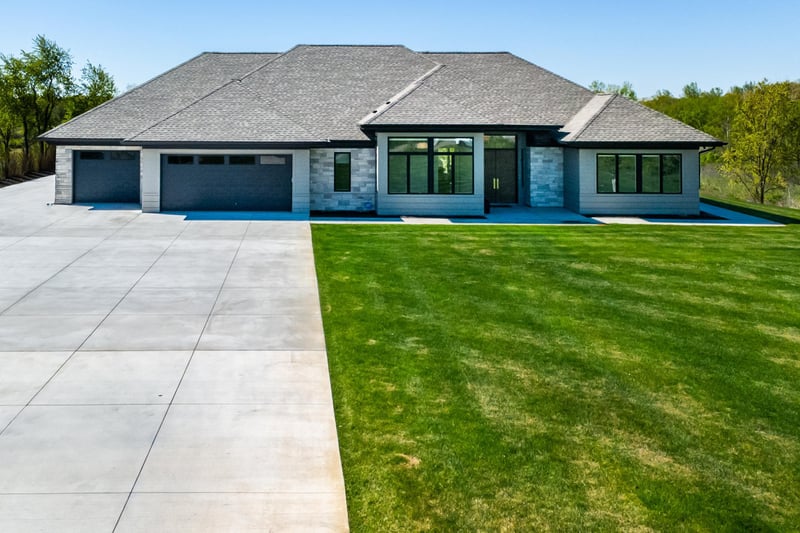 9735 Frontier Ln, Lakeville, MN 55044