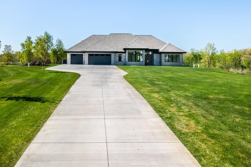 9735 Frontier Ln, Lakeville, MN 55044