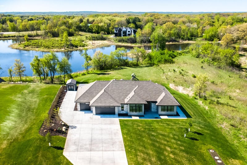 9735 Frontier Ln, Lakeville, MN 55044