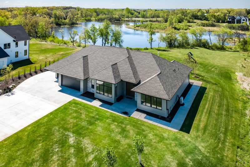 9735 Frontier Ln, Lakeville, MN 55044