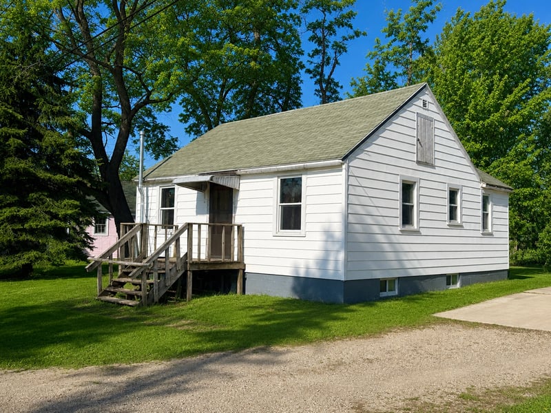 156 Main St N, Waltham, MN 55982