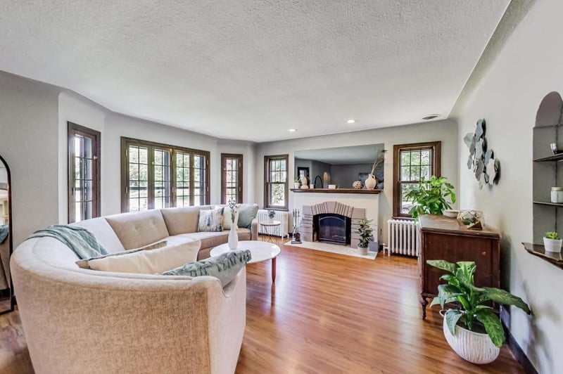 321 E Diamond Lake Rd, Minneapolis, MN 55419