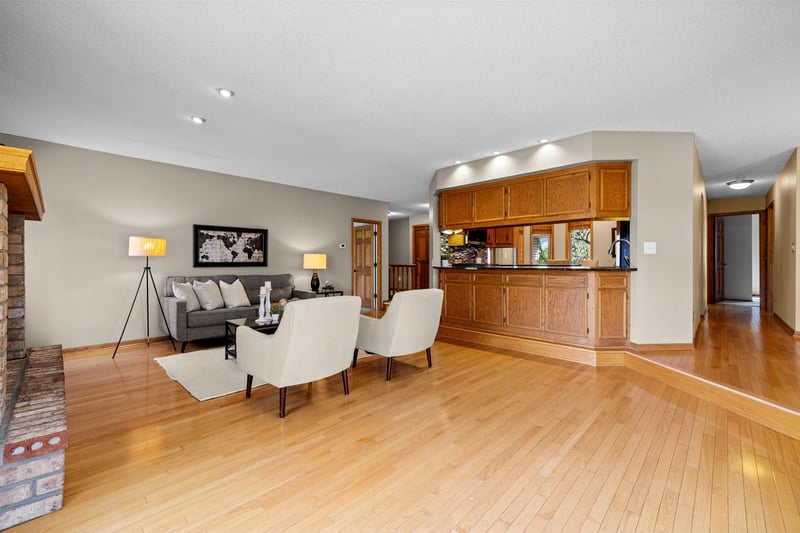 5785 Turtle Lake Rd, Shoreview, MN 55126