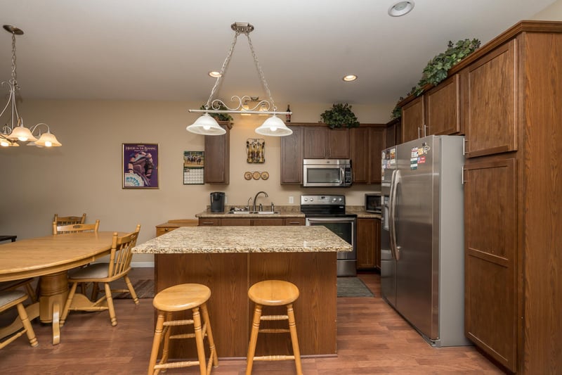 4129 Jarmann Ln, Shakopee, MN 55379