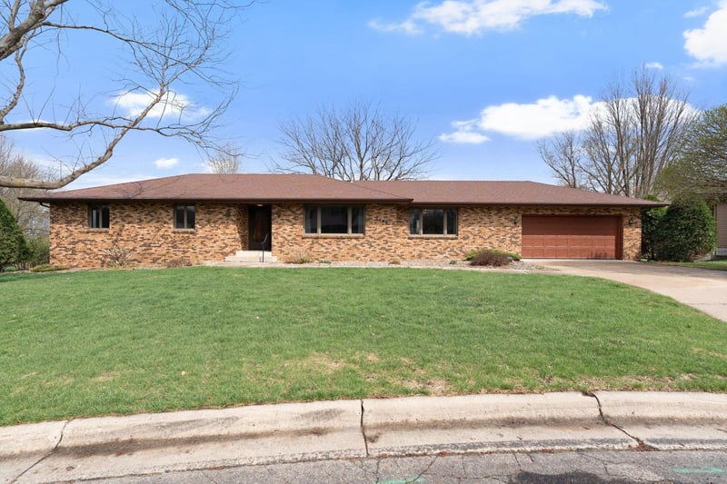 1455 Sunset Dr SW, Owatonna, MN 55060