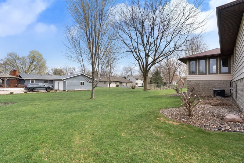1455 Sunset Dr SW, Owatonna, MN 55060
