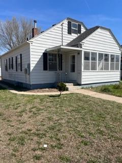 102 8th St, Windom, MN 56101