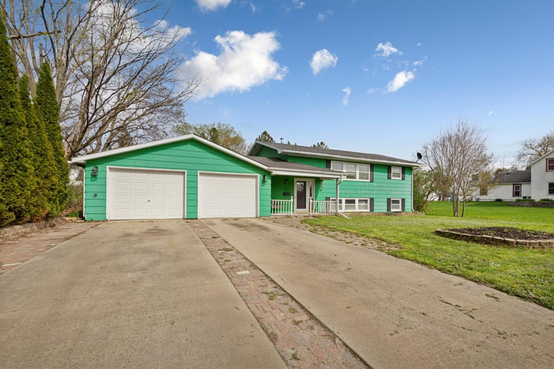 417 Warner Ave, Spring Valley, MN 55975