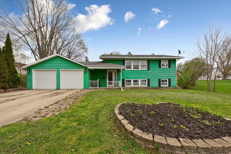417 Warner Ave, Spring Valley, MN 55975