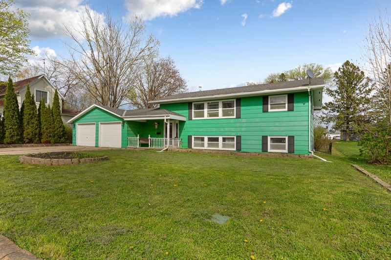 417 Warner Ave, Spring Valley, MN 55975