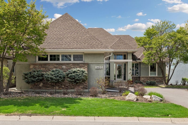 1405 Skyline Dr, Golden Valley, MN 55422