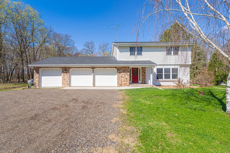 450 Country View Ln, Le Sueur, MN 56058