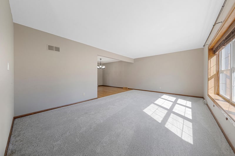 450 Country View Ln, Le Sueur, MN 56058