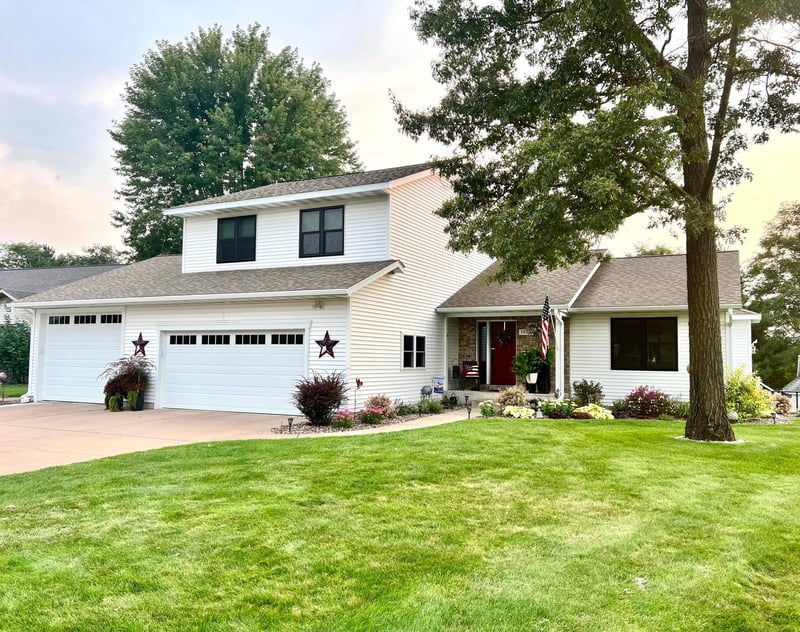 1932 Mark Ln, Eau Claire, WI 54703