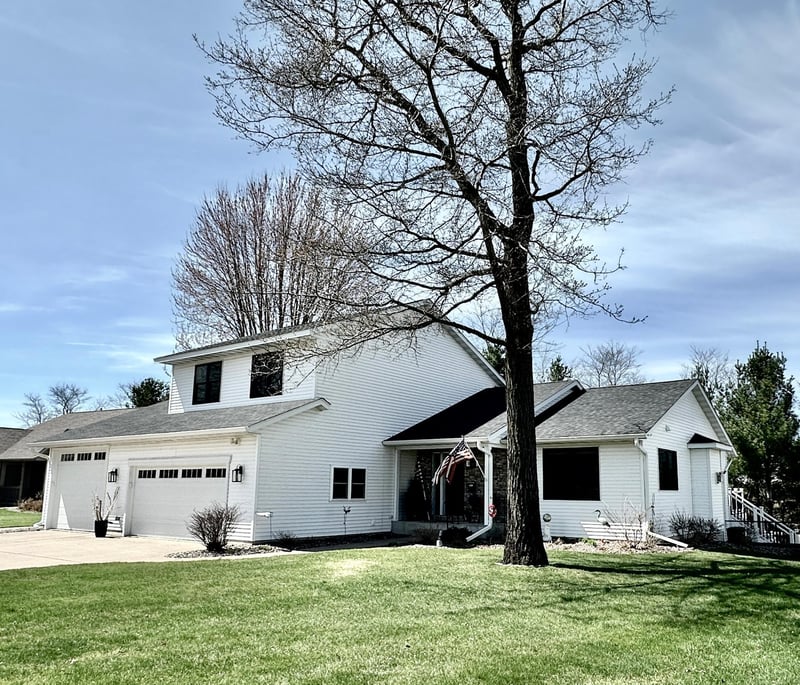 1932 Mark Ln, Eau Claire, WI 54703