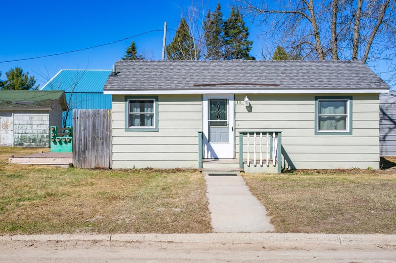 11 2nd Ave SE, Remer, MN 56672