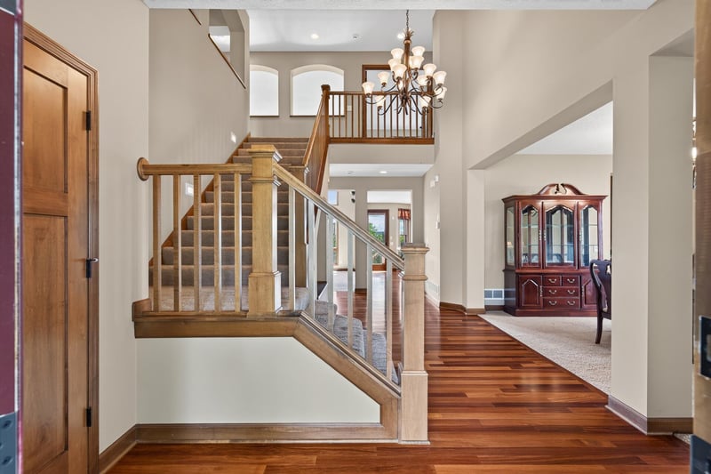 9020 Warren Ct, Victoria, MN 55386