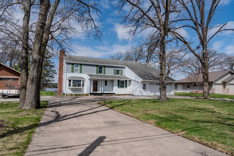 1609 Riverview Dr, Little Falls, MN 56345