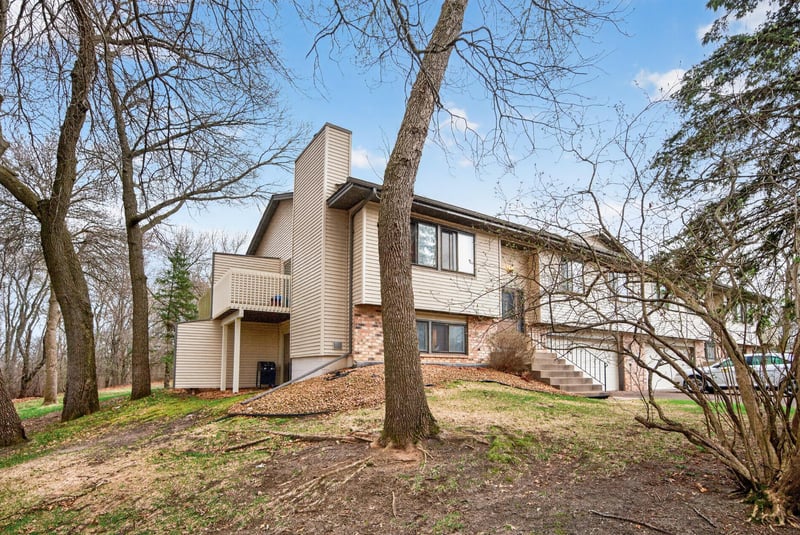 818 Sherwood Rd, Shoreview, MN 55126