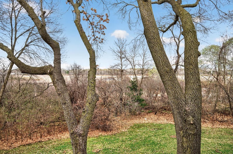 818 Sherwood Rd, Shoreview, MN 55126