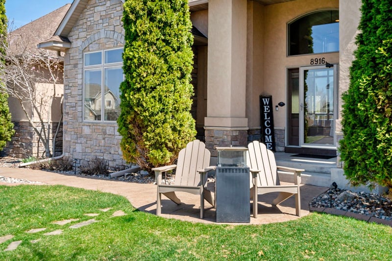 8916 Whispering Oaks Trl, Shakopee, MN 55379