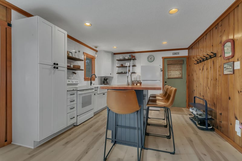 9905 Norton Ave NW, Annandale, MN 55302