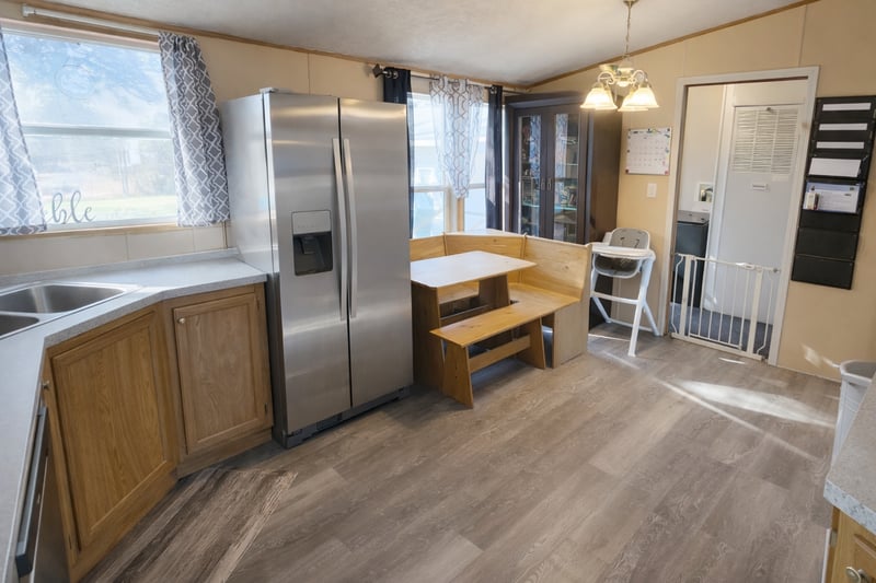 114 Pine St NW, New London, MN 56273