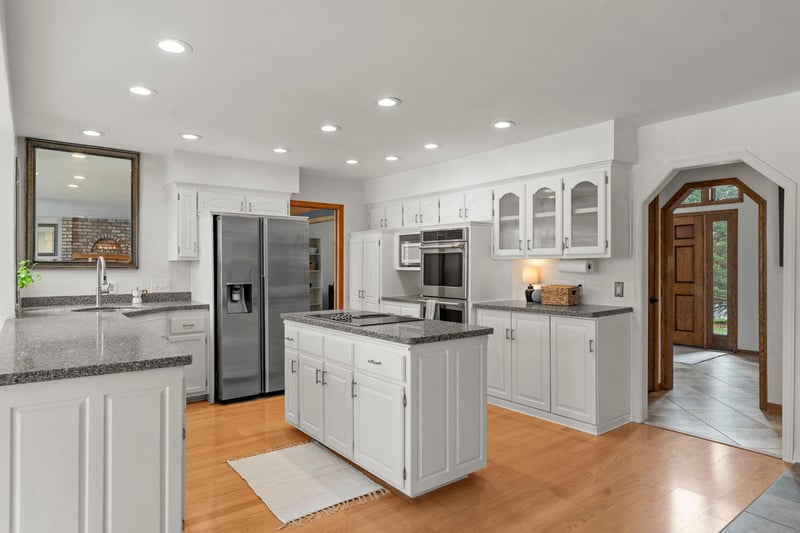 8480 Montgomery Ct, Eden Prairie, MN 55347