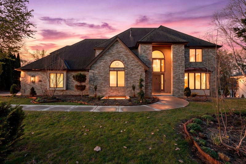 8480 Montgomery Ct, Eden Prairie, MN 55347