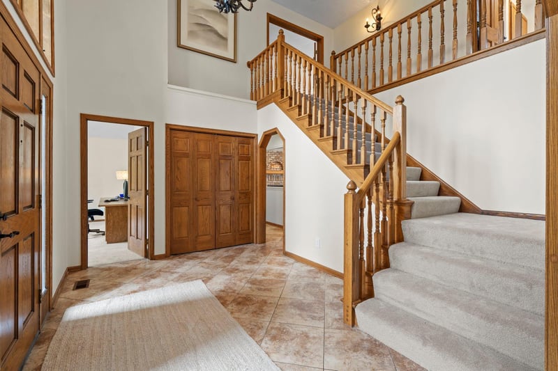 8480 Montgomery Ct, Eden Prairie, MN 55347