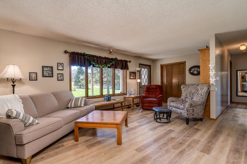 30536 Lexington Rd, Le Sueur, MN 56058
