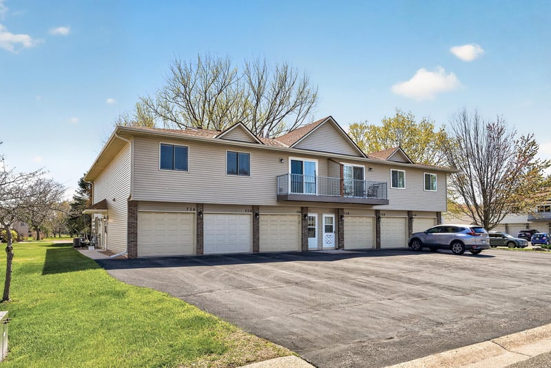 732 Parkside Dr #732H, Vadnais Heights, MN 55127