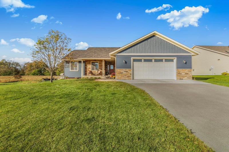 1021 13th Ave NE, Saint Joseph, MN 56374