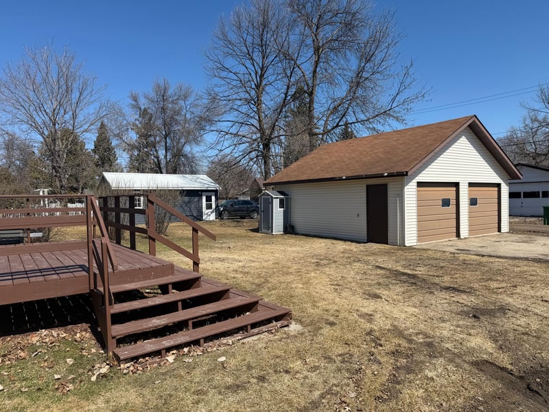 306 7th Ave NE, Roseau, MN 56751