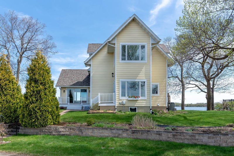 3710 Sioux Ln, Madison Lake, MN 56063