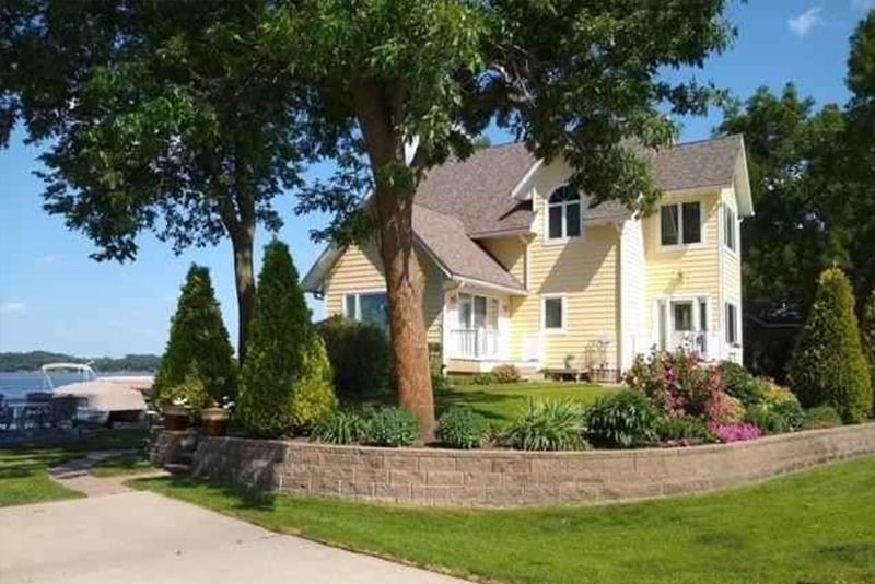 3710 Sioux Ln, Madison Lake, MN 56063
