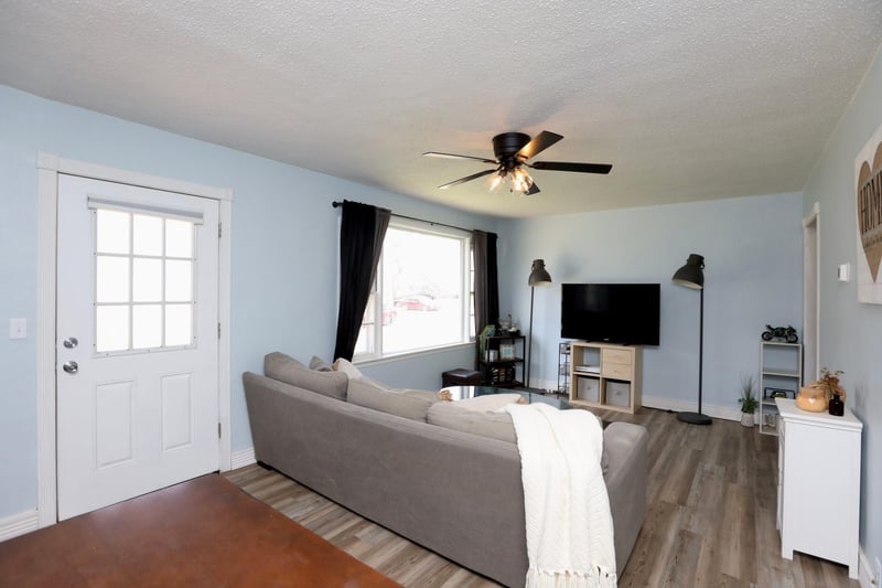 220 Adams Ave SE, Madelia, MN 56062