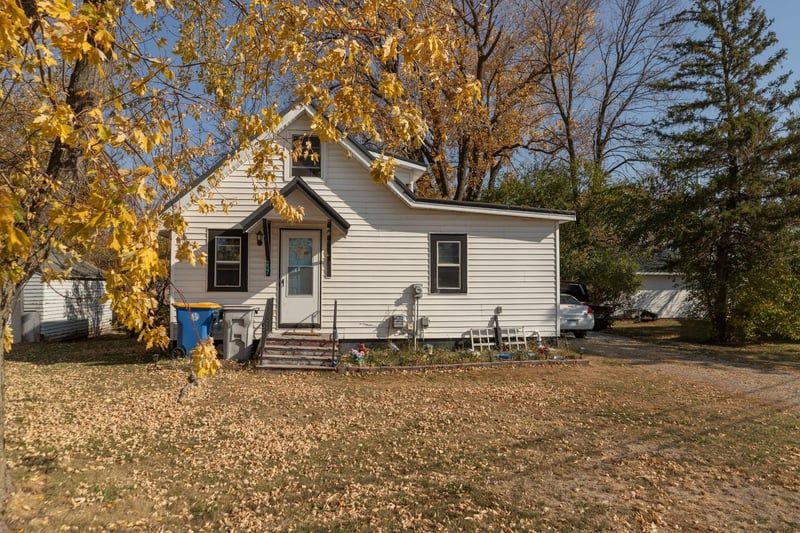 237 Mill Ave S, Blooming Prairie, MN 55917